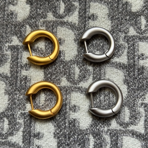 💎Designer Inspired hoop earrings simple minimalist gold & silver - Picture 2 of 5